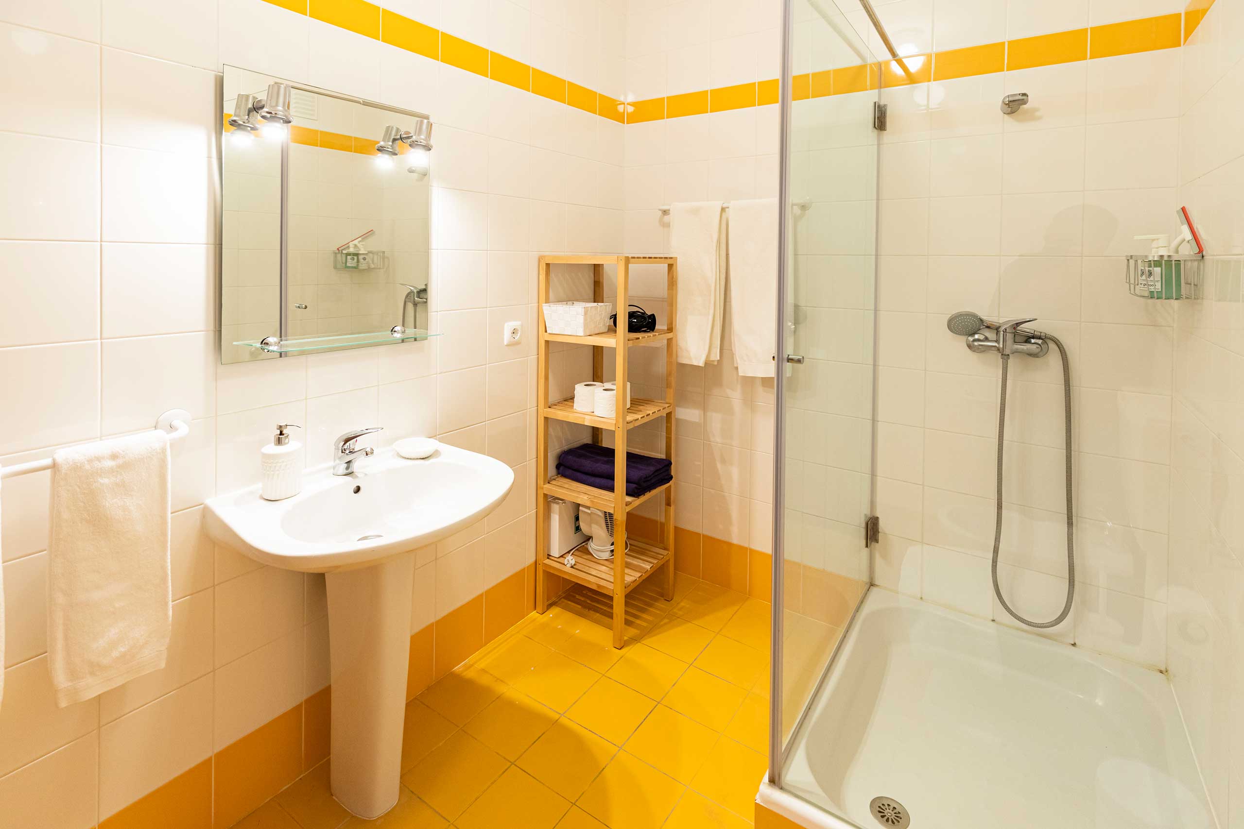 Bathroom in Monserrate apartment